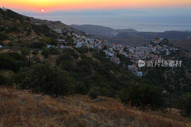 希腊Kea (Tzia)岛的爱琴海和chora Ioulida (Ioulis)